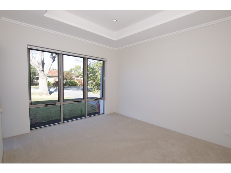 30 Sproxton Way, Embleton WA 6062