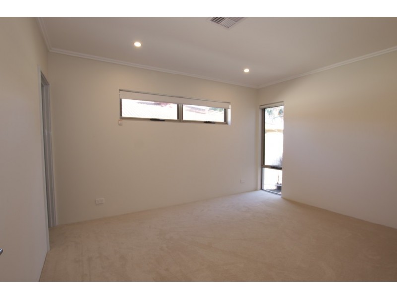 30 Sproxton Way, Embleton WA 6062