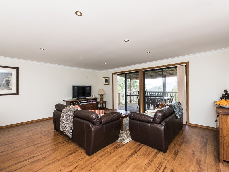 23 Contour Road, Roleystone WA 6111