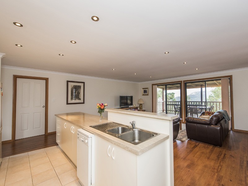 23 Contour Road, Roleystone WA 6111