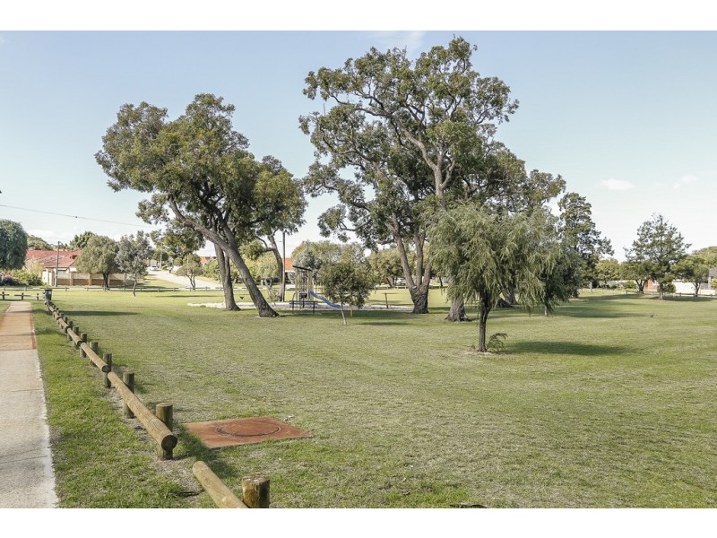 2/2 Vermont Street, Nollamara WA 6061