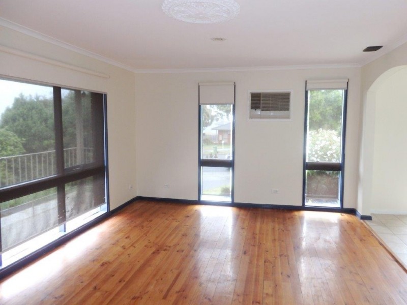 9 SURREY CLOSE, Hallam VIC 3803