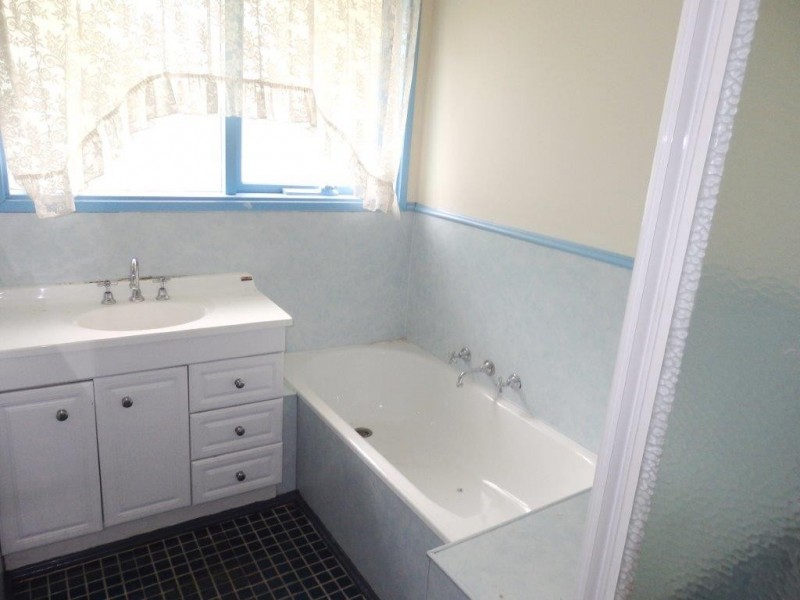 9 SURREY CLOSE, Hallam VIC 3803