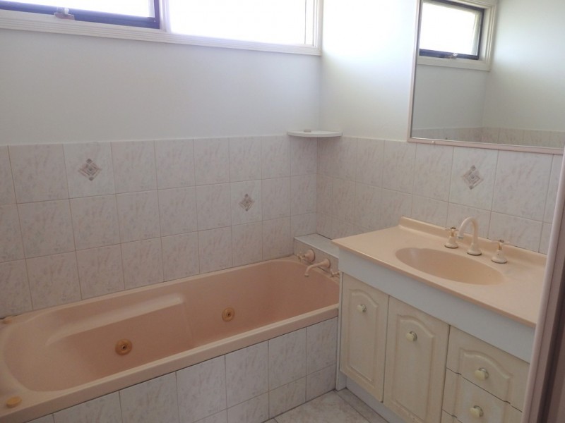 100 FRAWLEY ROAD, Hallam VIC 3803