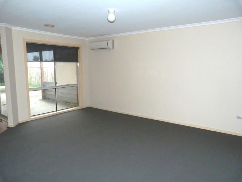 3 GREENMANTLE CLOSE, Cranbourne West VIC 3977
