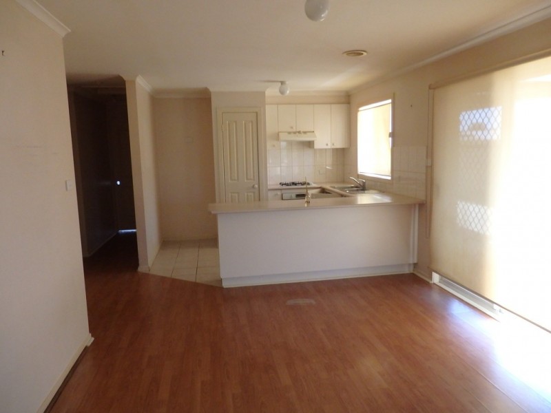 3 GREENMANTLE CLOSE, Cranbourne West VIC 3977