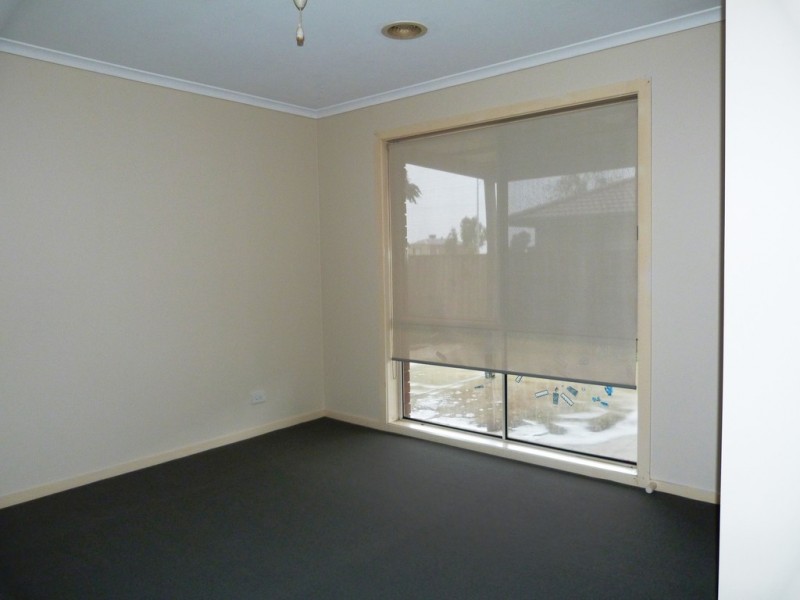3 GREENMANTLE CLOSE, Cranbourne West VIC 3977