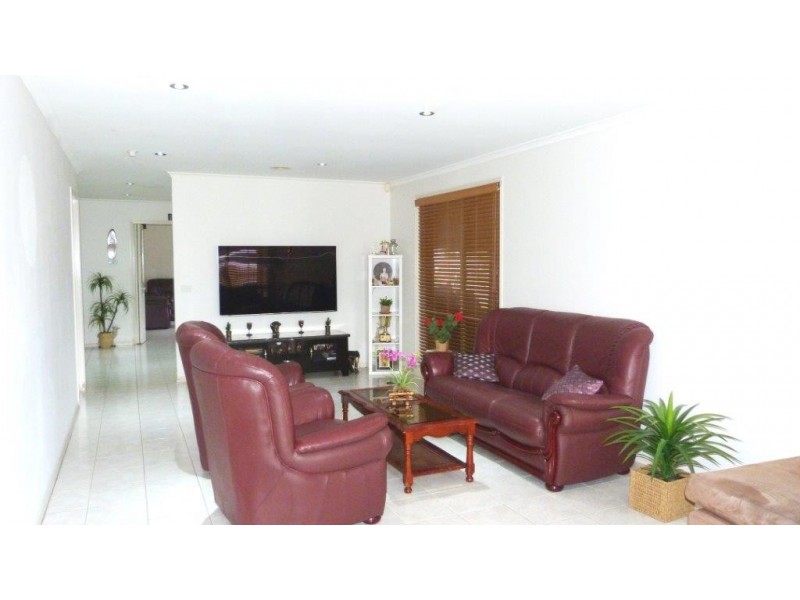 23 BELLA CRESCENT, Hallam VIC 3803