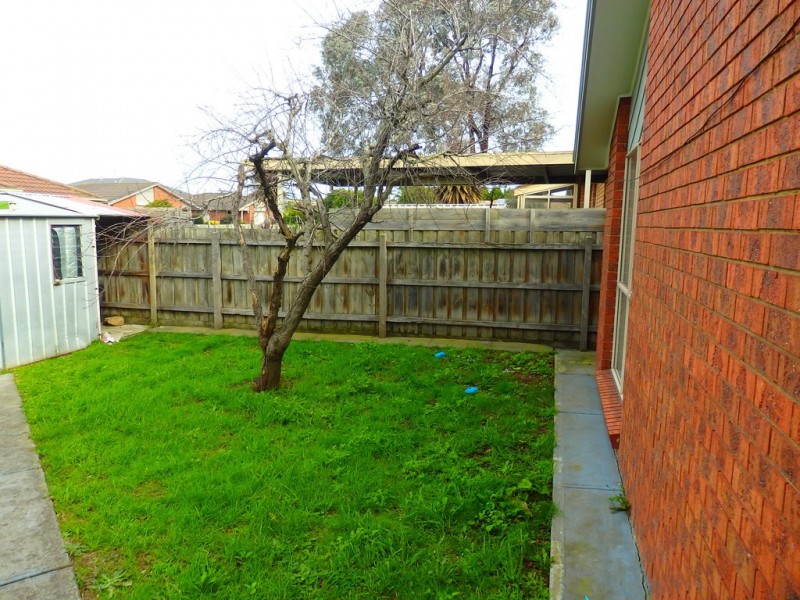 79 NETTLE DRIVE, Hallam VIC 3803