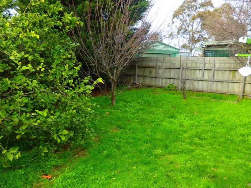 79 NETTLE DRIVE, Hallam VIC 3803