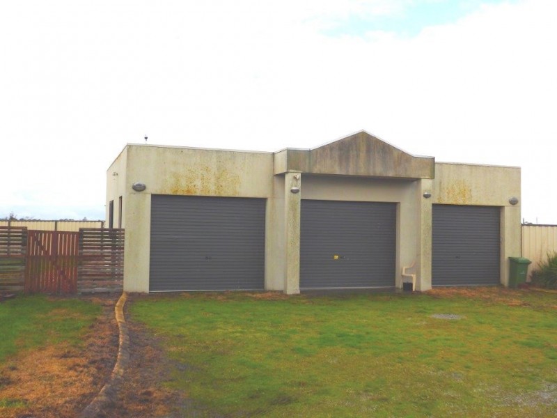 90 BOULD ROAD, Cardinia VIC 3978