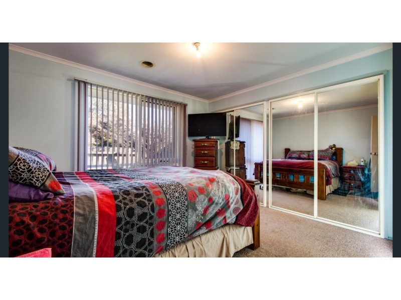 1 JASPER COURT, Hampton Park VIC 3976