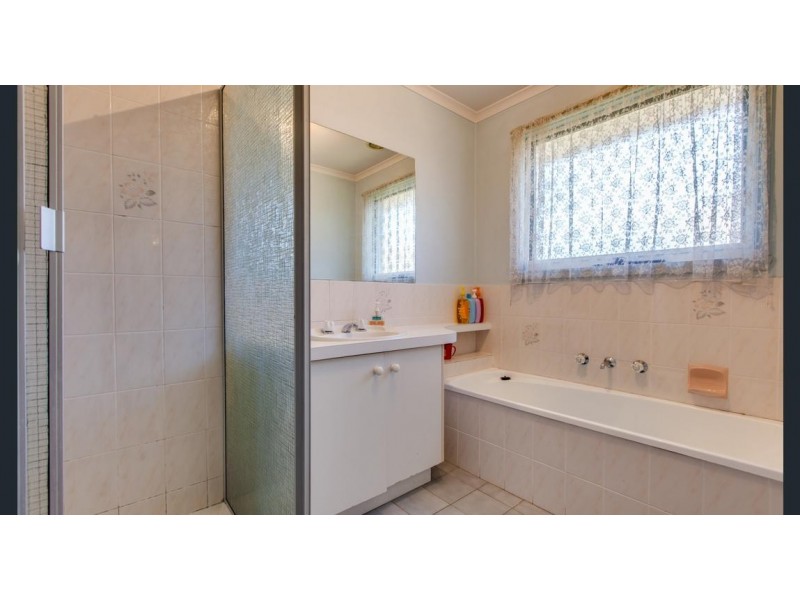 1 JASPER COURT, Hampton Park VIC 3976