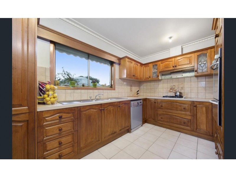 11 LEESIDE STREET, Dandenong North VIC 3175