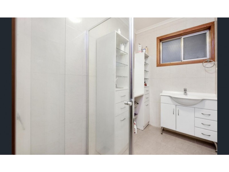 11 LEESIDE STREET, Dandenong North VIC 3175