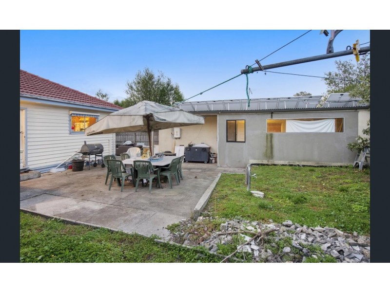 11 LEESIDE STREET, Dandenong North VIC 3175