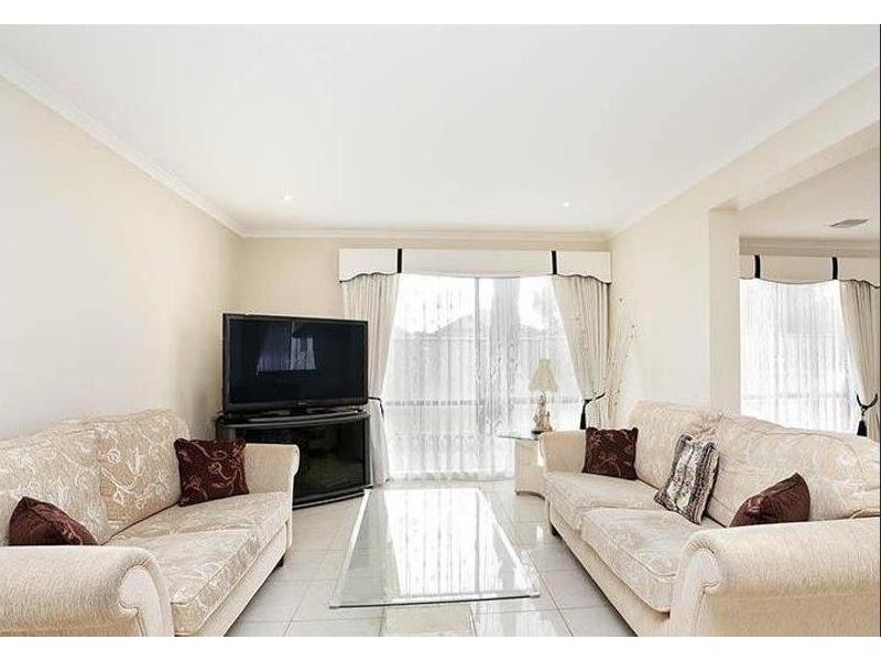 32 DURACK AVENUE, Lynbrook VIC 3975