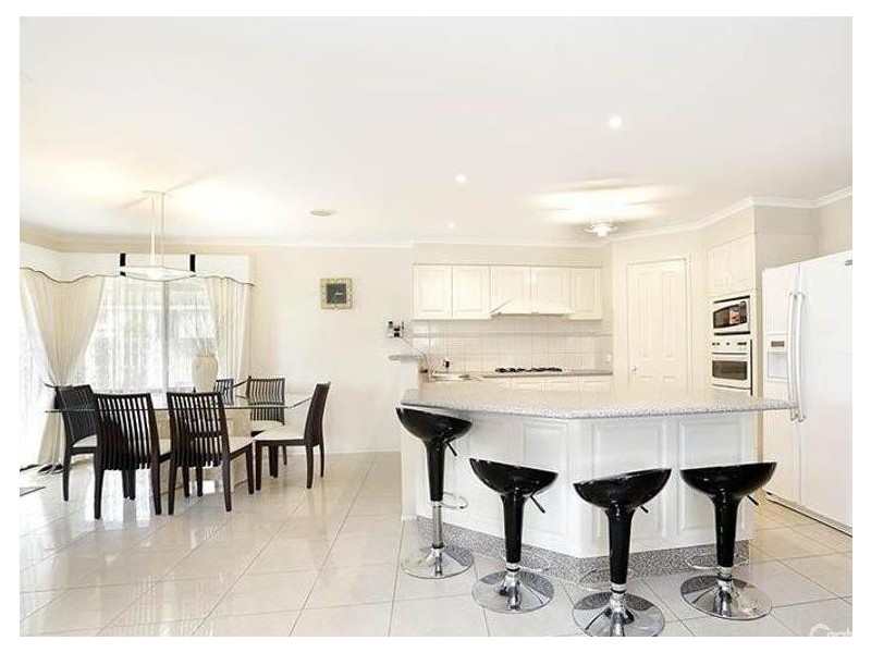 32 DURACK AVENUE, Lynbrook VIC 3975