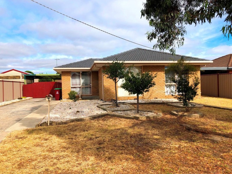 9 SAPPHIRE DRIVE, Hampton Park VIC 3976