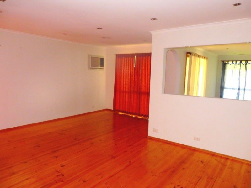 9 SAPPHIRE DRIVE, Hampton Park VIC 3976