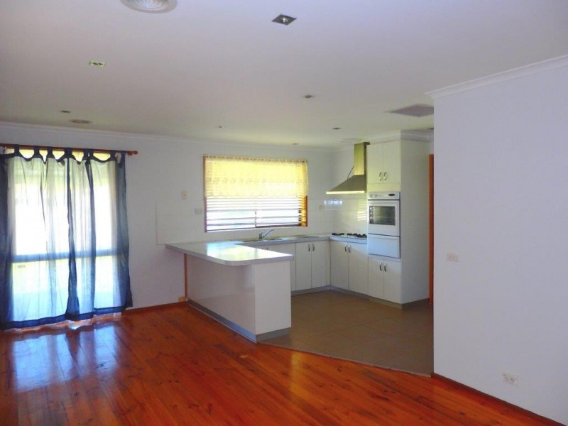 9 SAPPHIRE DRIVE, Hampton Park VIC 3976