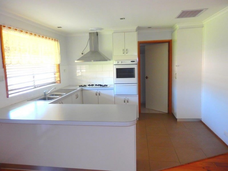 9 SAPPHIRE DRIVE, Hampton Park VIC 3976