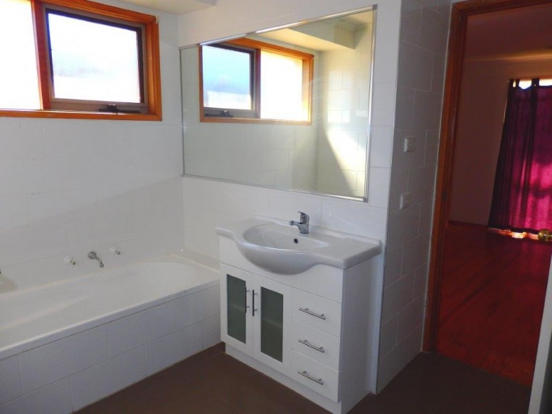 9 SAPPHIRE DRIVE, Hampton Park VIC 3976