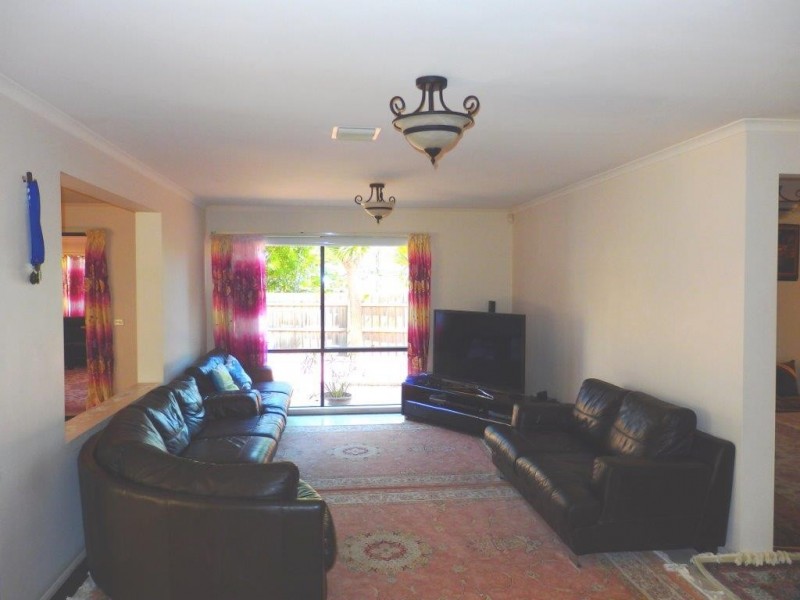 15 CILENTO CRESCENT, Lynbrook VIC 3975