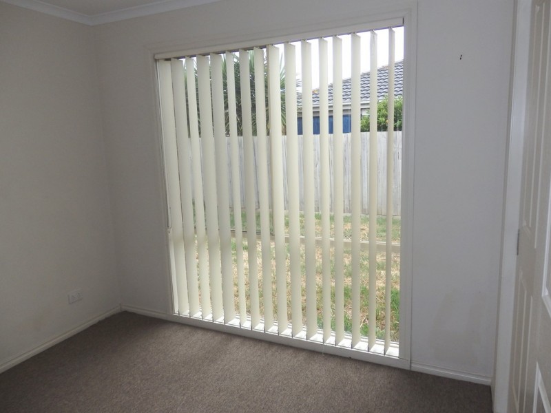 6 ORION AVENUE, Cranbourne VIC 3977