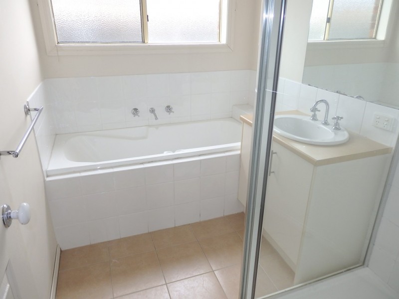 6 ORION AVENUE, Cranbourne VIC 3977