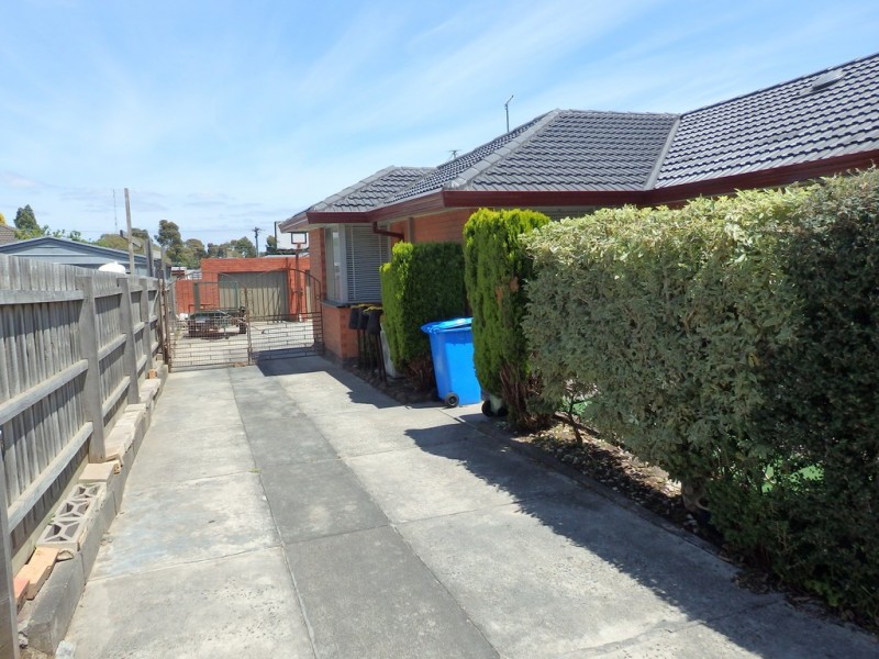 11 ALBERT ROAD, Hallam VIC 3803