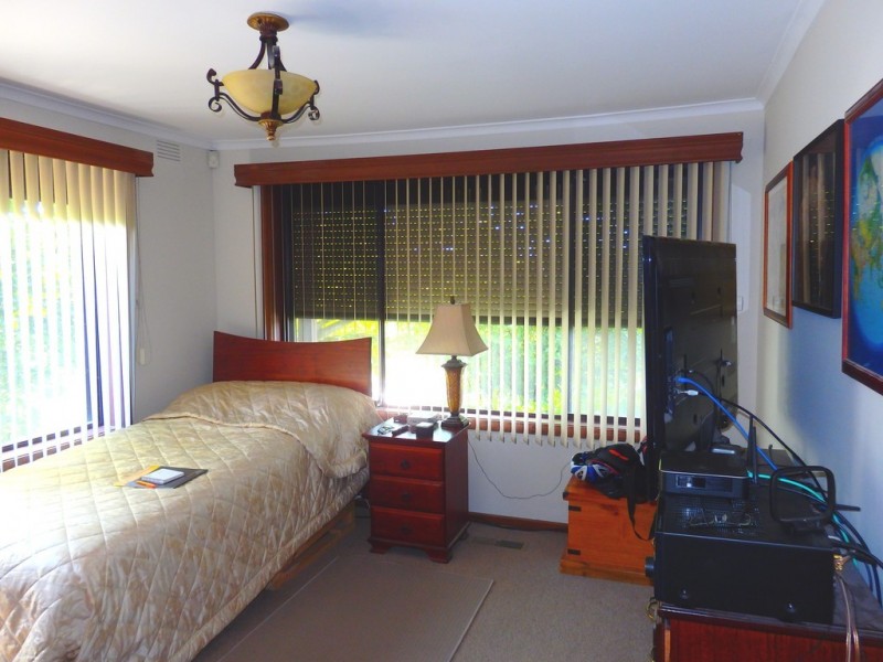 68 KAYS AVENUE, Hallam VIC 3803