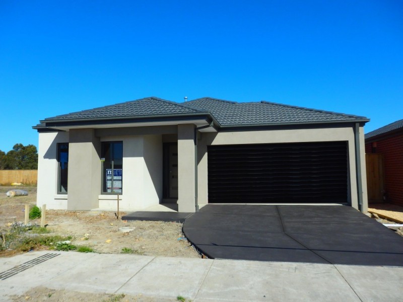 22 SWALLOWTAIL AVENUE, Clyde North VIC 3978