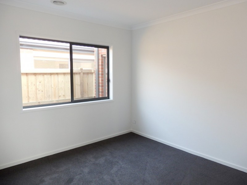 22 SWALLOWTAIL AVENUE, Clyde North VIC 3978