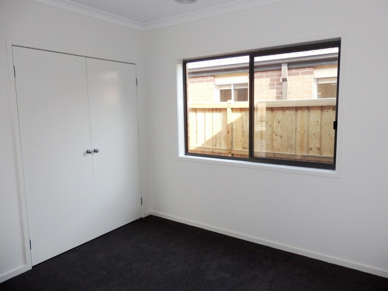 22 SWALLOWTAIL AVENUE, Clyde North VIC 3978