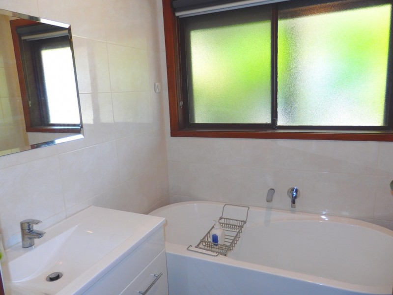 68 KAYS AVENUE, Hallam VIC 3803