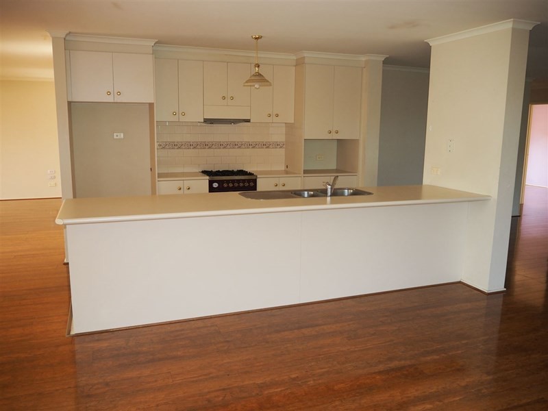 24 BOUNTY WAY, Berwick VIC 3806