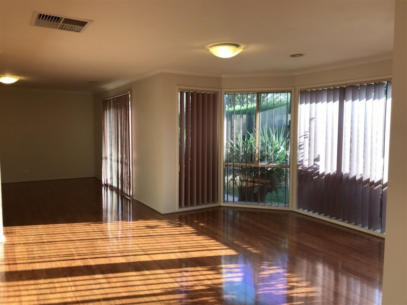 24 BOUNTY WAY, Berwick VIC 3806