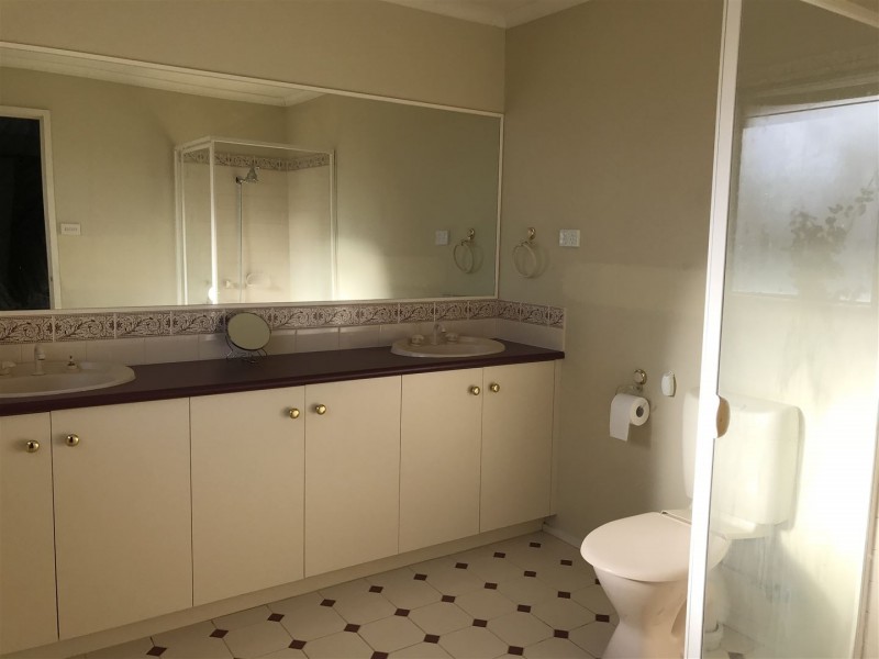 24 BOUNTY WAY, Berwick VIC 3806