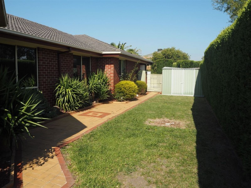 24 BOUNTY WAY, Berwick VIC 3806