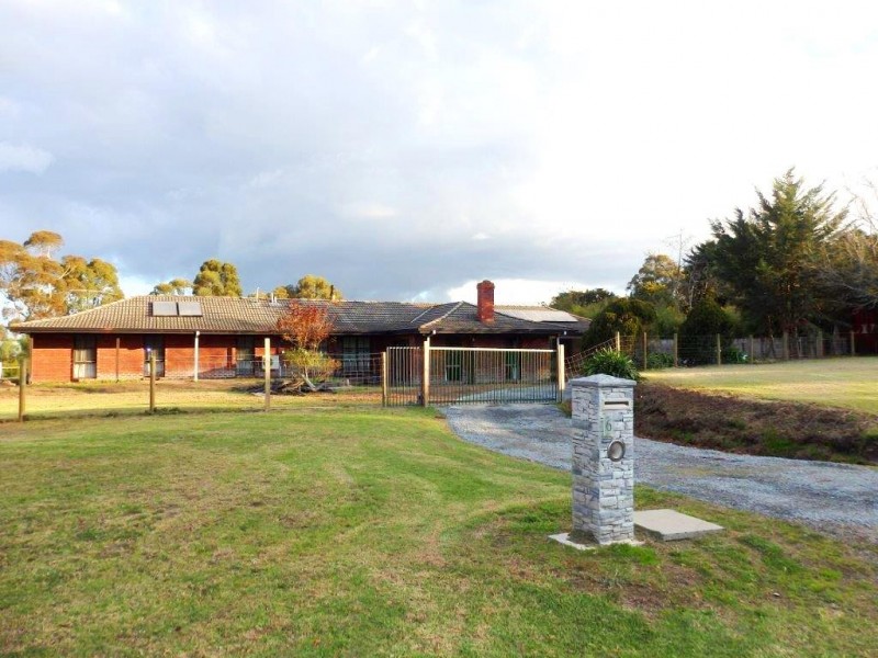 6 BRENTLY CLOSE, Narre Warren North VIC 3804