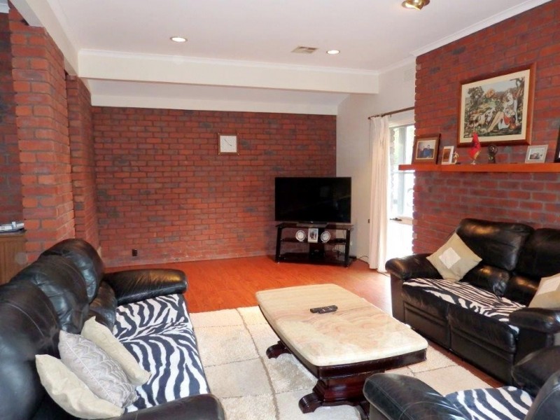 6 BRENTLY CLOSE, Narre Warren North VIC 3804