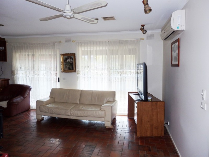 6 BRENTLY CLOSE, Narre Warren North VIC 3804