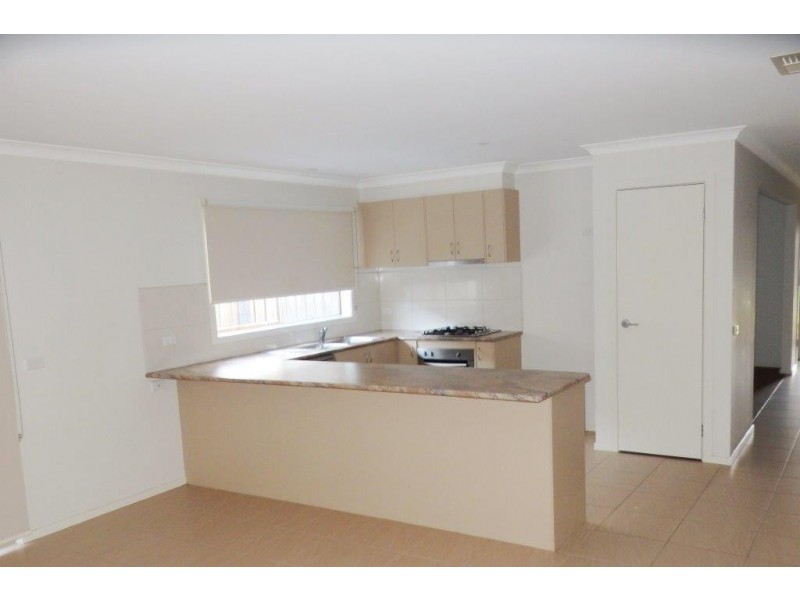 30 THE GLADE, Hampton Park VIC 3976