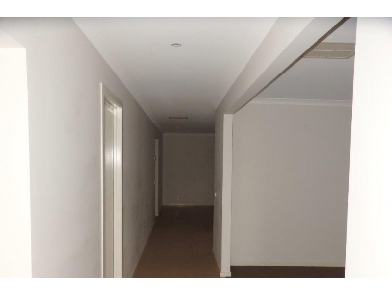 30 THE GLADE, Hampton Park VIC 3976