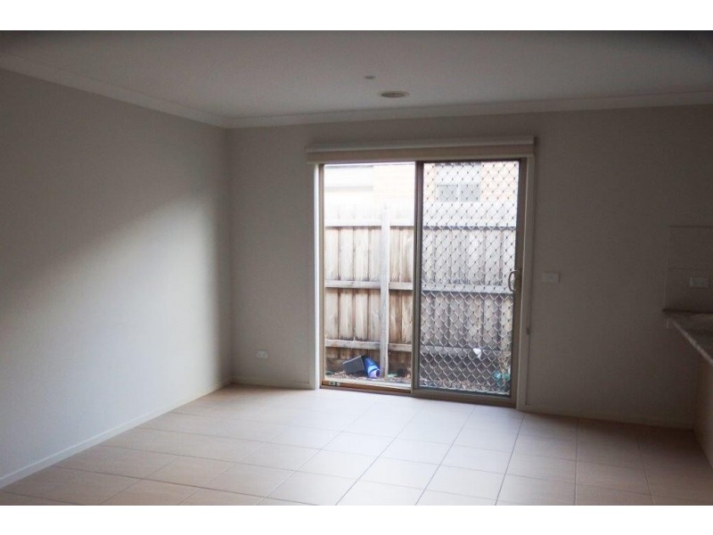 30 THE GLADE, Hampton Park VIC 3976