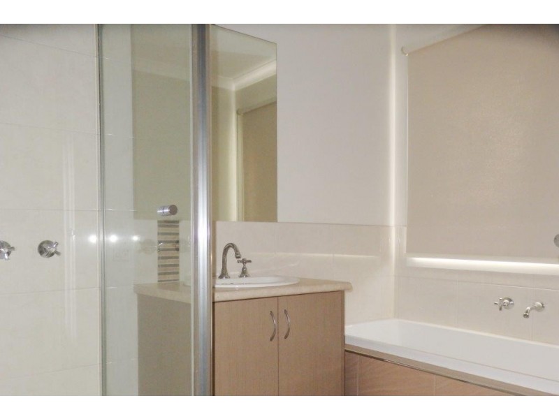 30 THE GLADE, Hampton Park VIC 3976