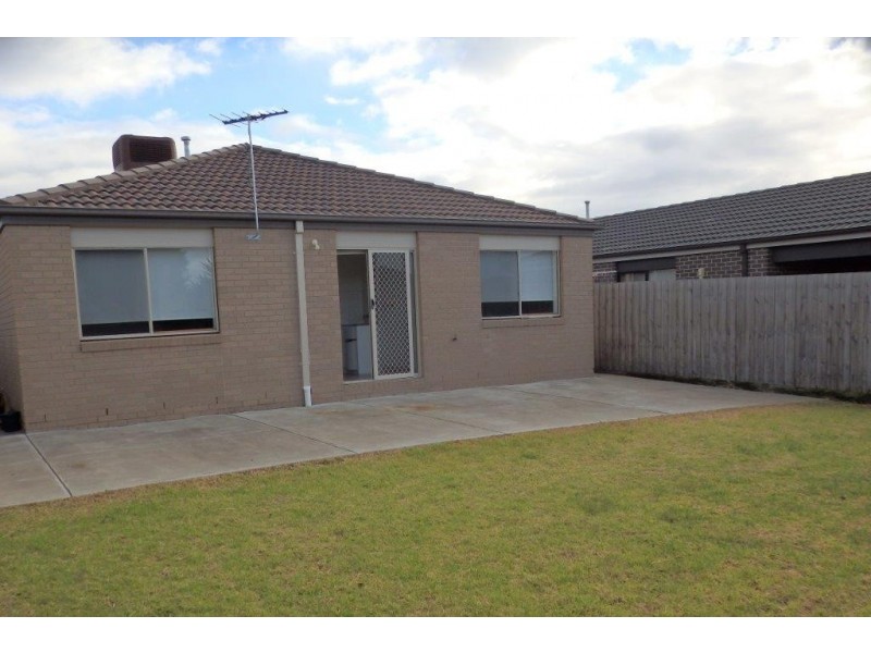 30 THE GLADE, Hampton Park VIC 3976