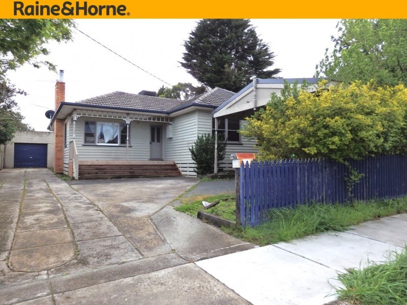 8 ALEXANDER STREET, Hallam VIC 3803