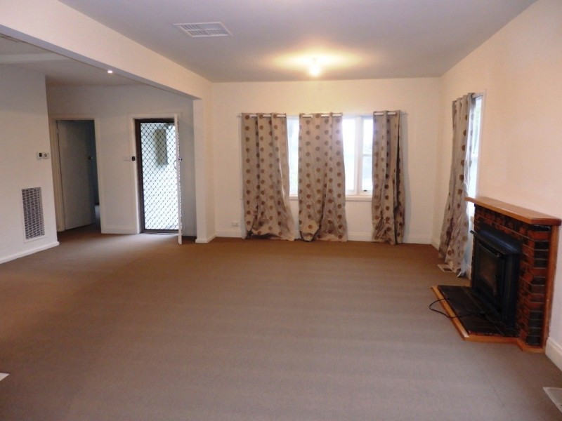 8 ALEXANDER STREET, Hallam VIC 3803